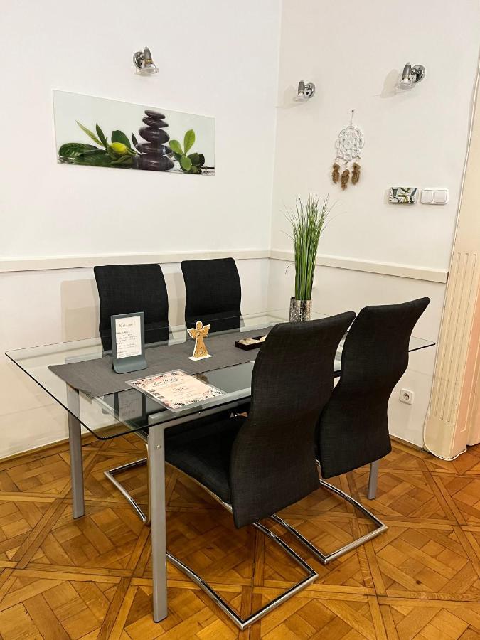 Zen Hostel By Central Market Budapest Ngoại thất bức ảnh