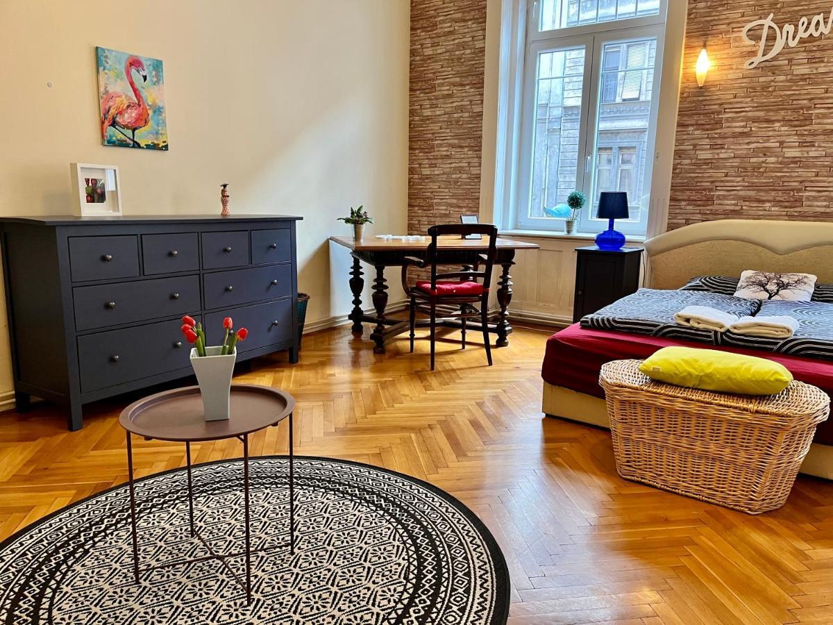 Zen Hostel By Central Market Budapest Ngoại thất bức ảnh