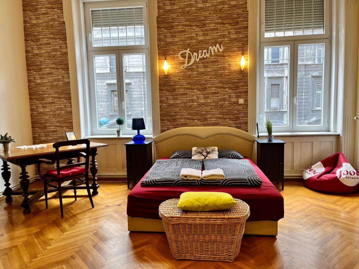 Zen Hostel By Central Market Budapest Ngoại thất bức ảnh
